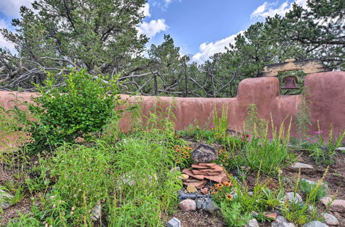 Foto 3 - Eclectic Adobe Crestone Cottage w/ Patio+yard