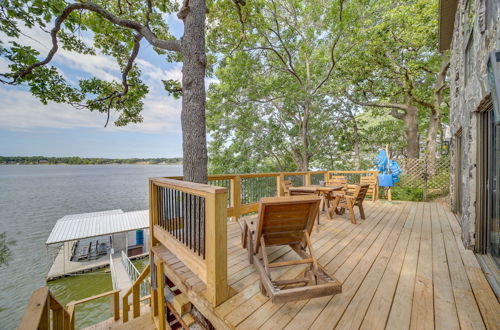 Foto 4 - Lakefront Grove Retreat: Private Boat Slip & Dock