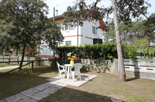 Photo 15 - Large Villa With Garden Near the sea