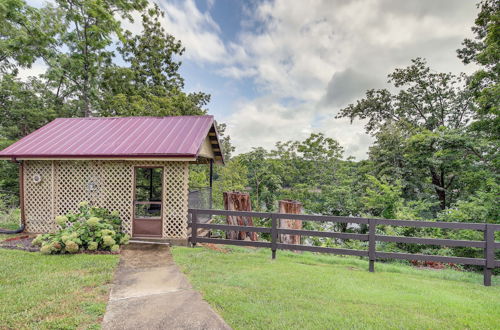 Foto 12 - Peaceful Bronston Getaway w/ Fire Pit & Lake Views