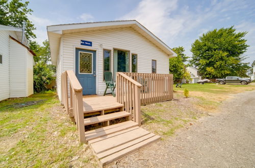 Photo 4 - Charming Lake Erie Cottage on Main Strip