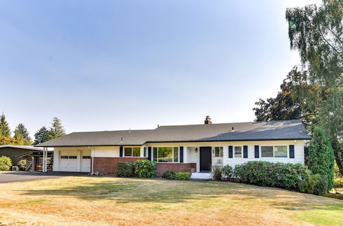 Foto 2 - Serene Forest Grove Home w/ Deck & Stunning Views