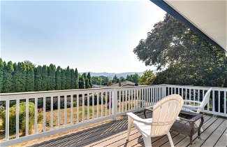 Foto 1 - Serene Forest Grove Home w/ Deck & Stunning Views