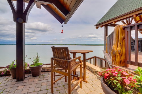 Foto 5 - Lakefront Langley Retreat w/ Decks & Great Views