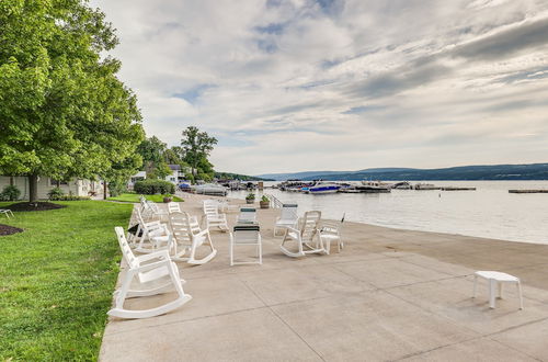 Foto 4 - Canandaigua Lake Romantic Getaway w/ Boat Slip