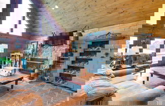 Foto 2 - Secluded Nathalie Cabin w/ Yard & Nature Views