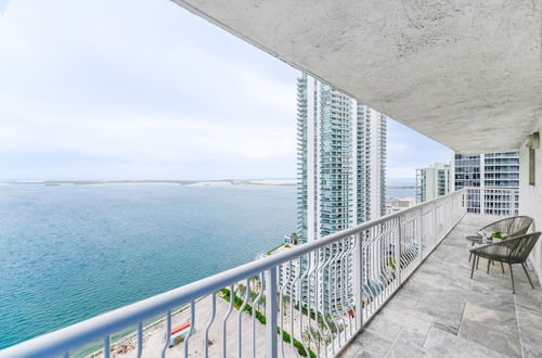 Foto 17 - Luxurious Pool at The Club Brickell Bay