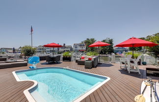 Foto 1 - Waterfront Ocean City Escape w/ Large Deck, Pool