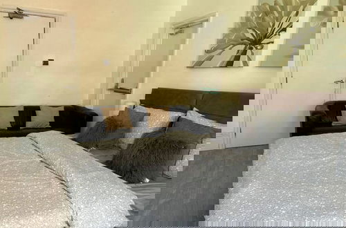 Foto 7 - Captivating 2-bed Apartment in Newport