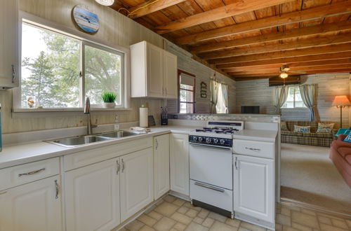 Photo 16 - Cozy Beachfront Cottage on Lake Ontario