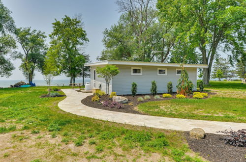 Photo 21 - Cozy Beachfront Cottage on Lake Ontario