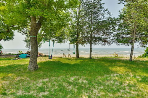 Photo 18 - Cozy Beachfront Cottage on Lake Ontario