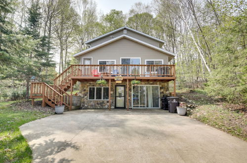 Foto 4 - Lakefront Phelps Cabin w/ Boat Dock & Water Toys