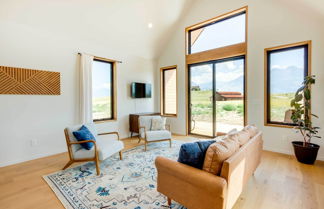 Photo 2 - Yellowstone Prairie Retreat: 360 Mountain Views