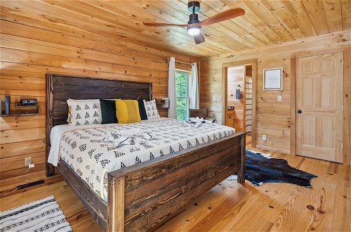 Foto 6 - Lake Lure Cabin Rental w/ Private Outdoor Oasis