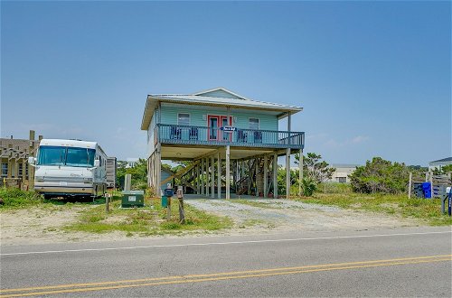 Foto 3 - 'sun & Surf' Oak Island Home, Steps to Beach