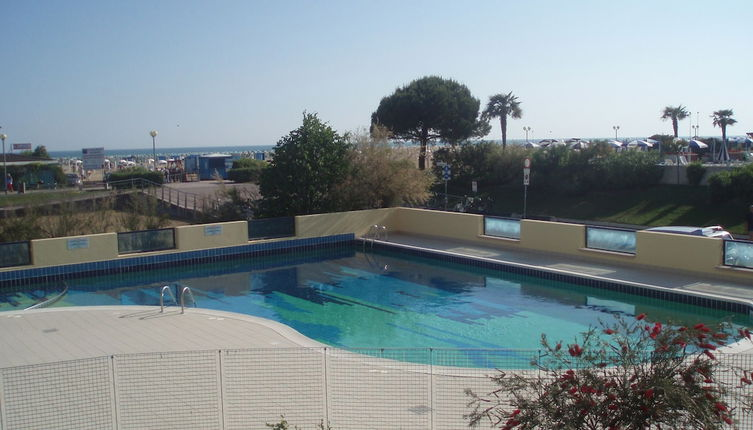 Foto 1 - flat in a Seafront Building With Swimming Pool