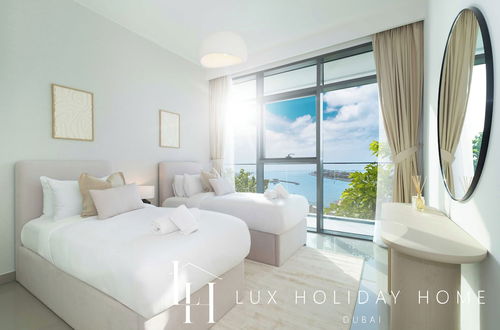 Photo 7 - LUX The Beachfront Island View Suite