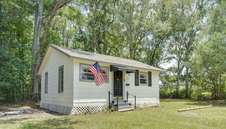 Photo 1 - Renovated Clinton Cottage w/ Home Office