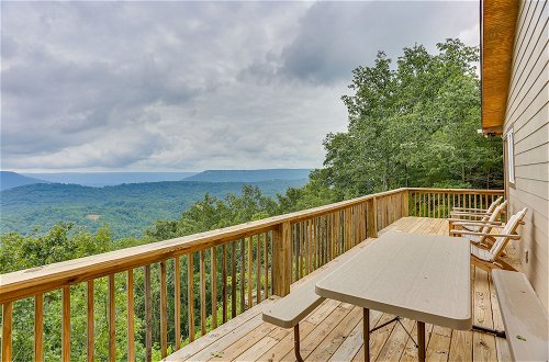 Foto 17 - Breathtaking Flat Rock Mountain Retreat w/ Balcony
