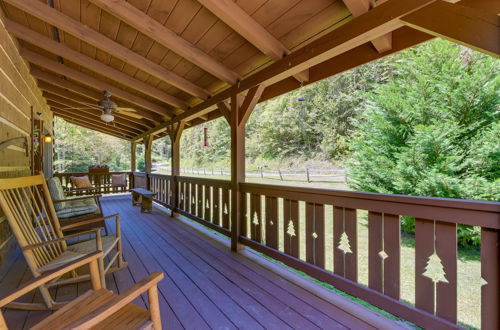 Photo 28 - Del Rio Cabin w/ Hot Tub + On-site Fishing Pond