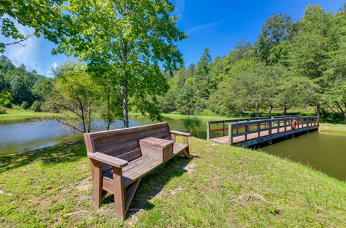 Photo 7 - Del Rio Cabin w/ Hot Tub + On-site Fishing Pond