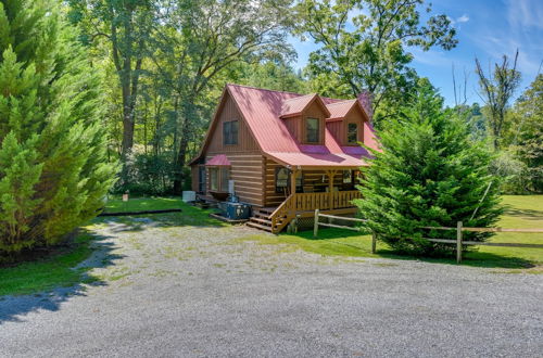 Photo 31 - Del Rio Cabin w/ Hot Tub + On-site Fishing Pond