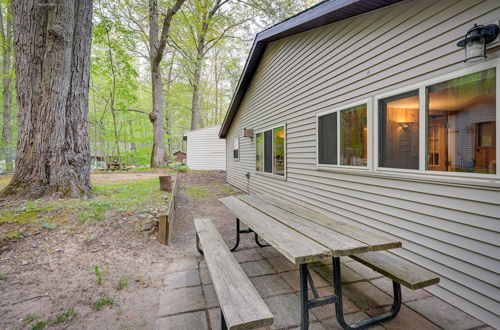 Foto 8 - Harrison Cabin w/ Fire Pit & Elbow Lake Access