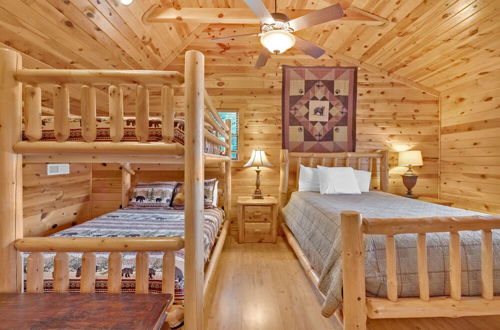 Foto 12 - 3 BDR Log Cabin in Cozy Resort w/ Private Hot Tub