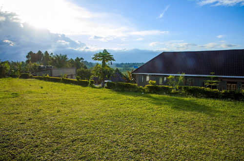 Photo 15 - Apuuli Safaris & Cottages