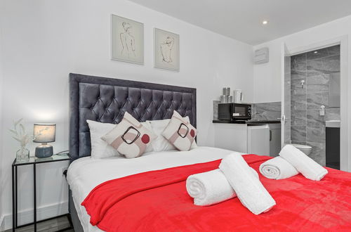 Photo 6 - Impeccable Ensuite Room in Finsbury Park Londonn19