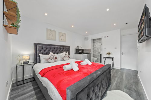 Photo 4 - Impeccable Ensuite Room in Finsbury Park Londonn19