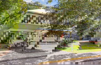 Foto 1 - Casa Doble - Two Units, One Location!