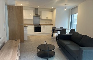 Photo 1 - Charming 2-bed Apartment in Salford Newly Built