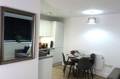 Photo 18 - Cosy Apartment in Old Trafford With Parking Space