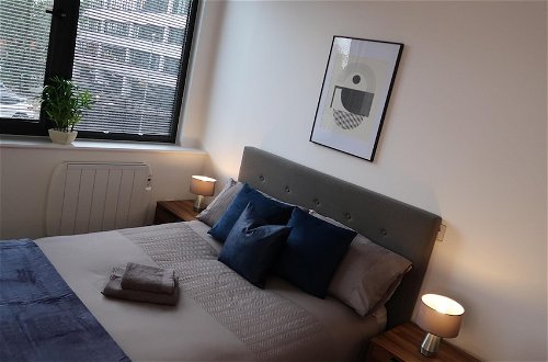 Foto 4 - Cosy Apartment in Old Trafford With Parking Space