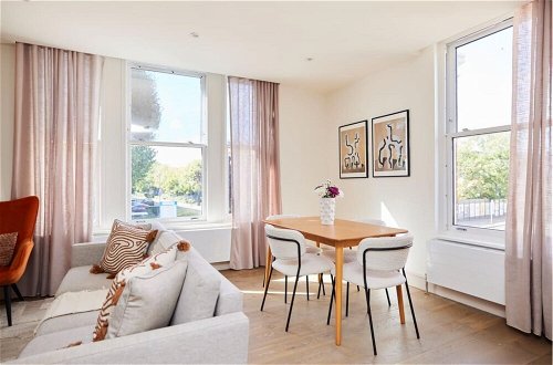Photo 3 - The Wandsworth Haven - Bright 2bdr Flat