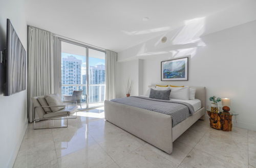 Photo 5 - Luxury 30th Floor Condo at Icon Brickell