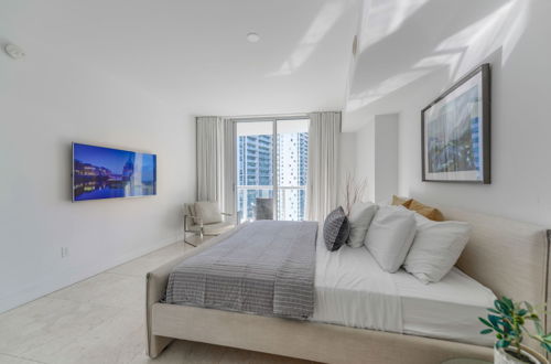 Photo 4 - Luxury 30th Floor Condo at Icon Brickell