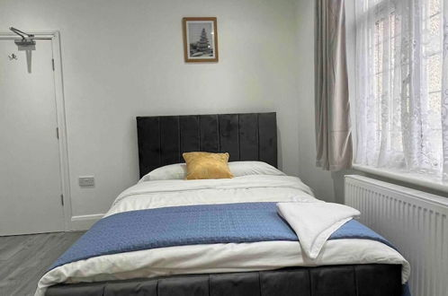 Foto 2 - Inviting 2-bed Apartment in Ilford