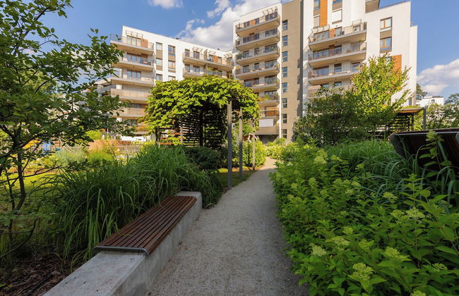Modern Zoliborz Apartment by Renters - Photo 40