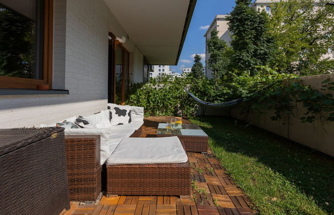 Modern Zoliborz Apartment by Renters - Photo 17