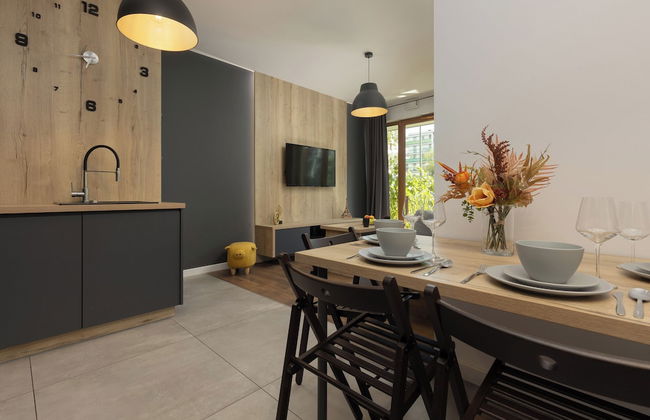 Modern Zoliborz Apartment by Renters - Photo 16