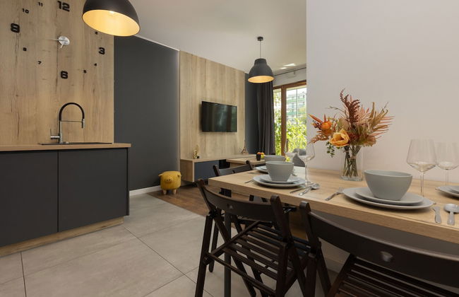 Modern Zoliborz Apartment by Renters - Photo 14