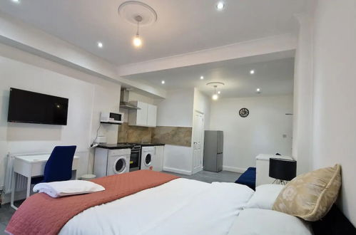 Foto 2 - Impeccable 1-bed Apartment in Ilford