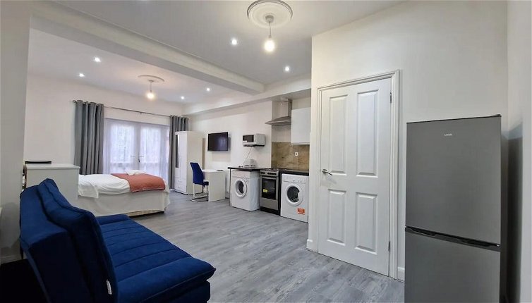 Foto 1 - Impeccable 1-bed Apartment in Ilford