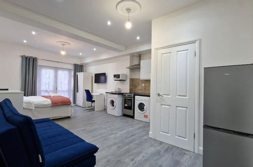 Photo 1 - Impeccable 1-bed Apartment in Ilford