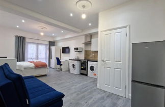 Foto 1 - Impeccable 1-bed Apartment in Ilford