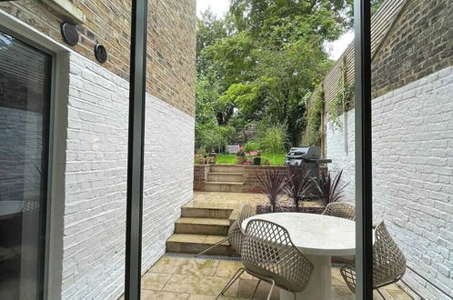 Foto 25 - Luxury 2BD Flat W/private Garden - Kentish Town