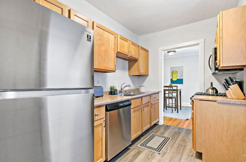 Photo 4 - Chicago Vibe 1BR apt near Roscoe Village